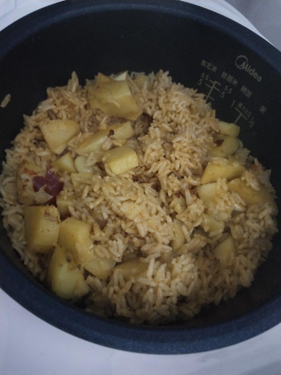 土豆焖饭（电饭锅版）