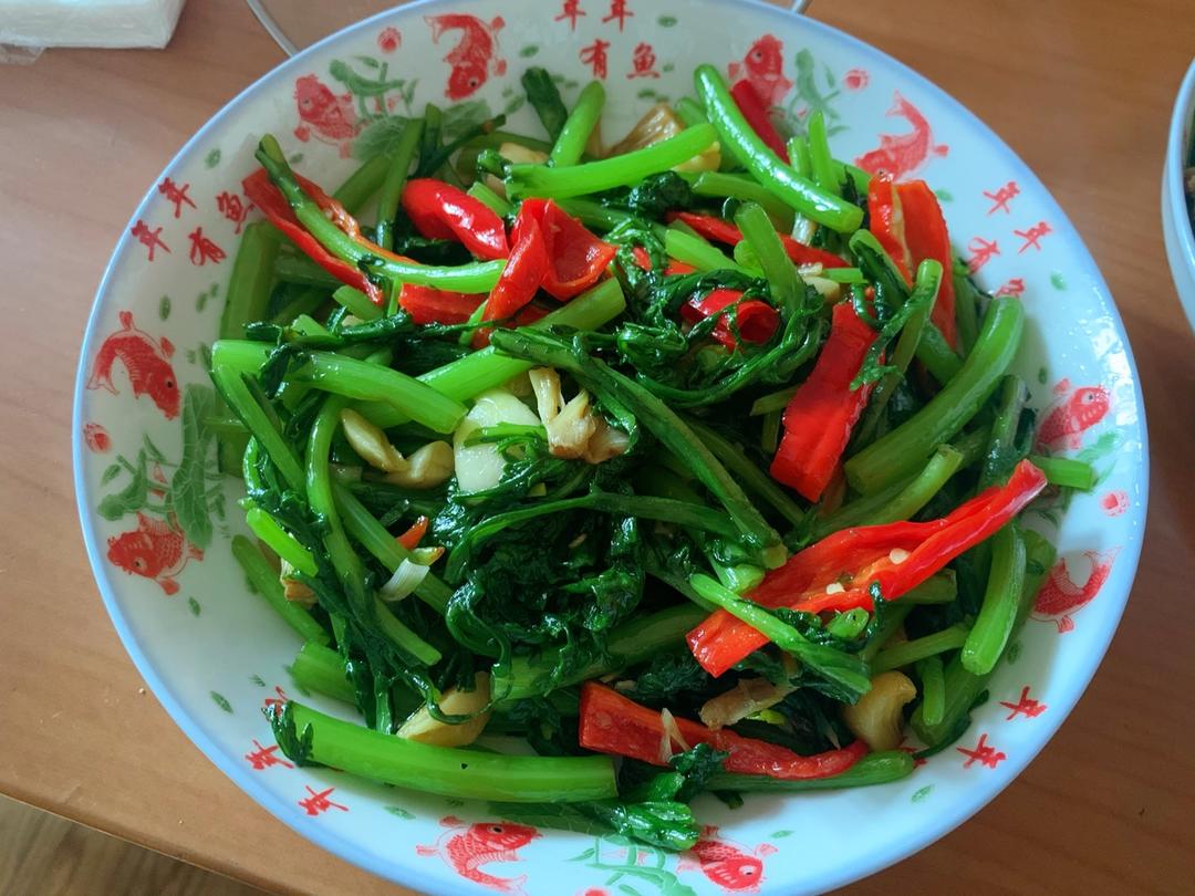 吃不够的 爆炒茼蒿菜！