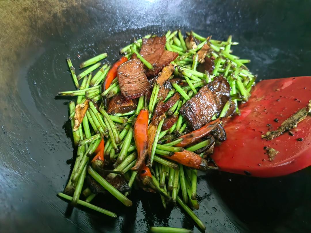 藜蒿炒腊肉