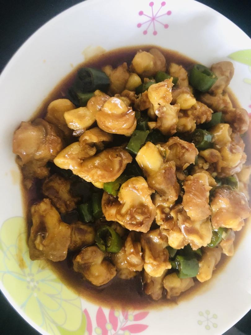 咸鲜可口的青红椒炒鸡丁