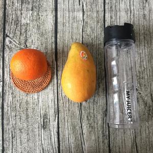 果汁食谱--芒果橙汁的做法 步骤1