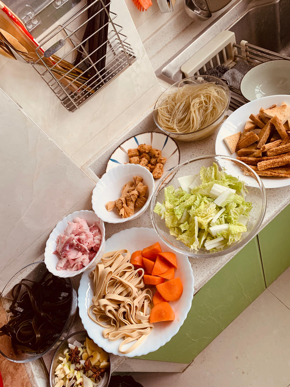 不知道吃啥好，来一锅绝佳美味的熬菜吧