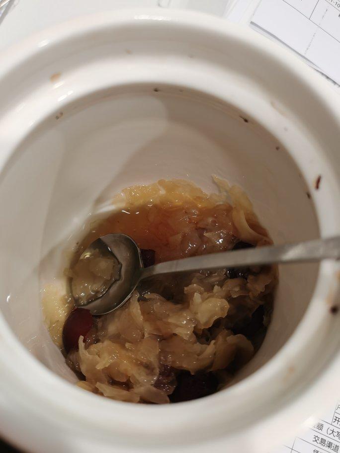 秋冬暖胃红枣银耳羹