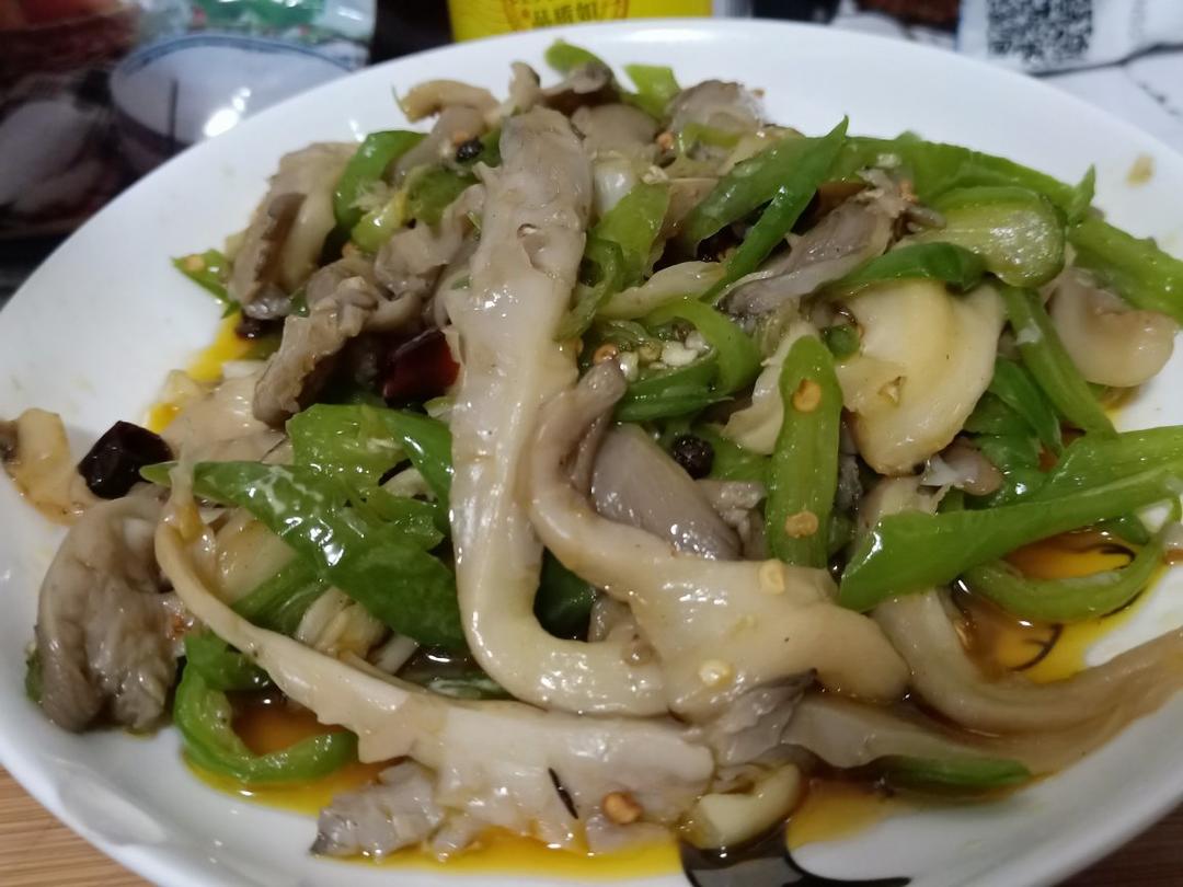 青椒炒平菇
