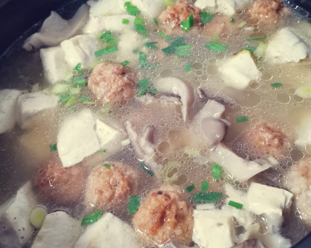 平菇，小肉圆，豆腐汤的做法