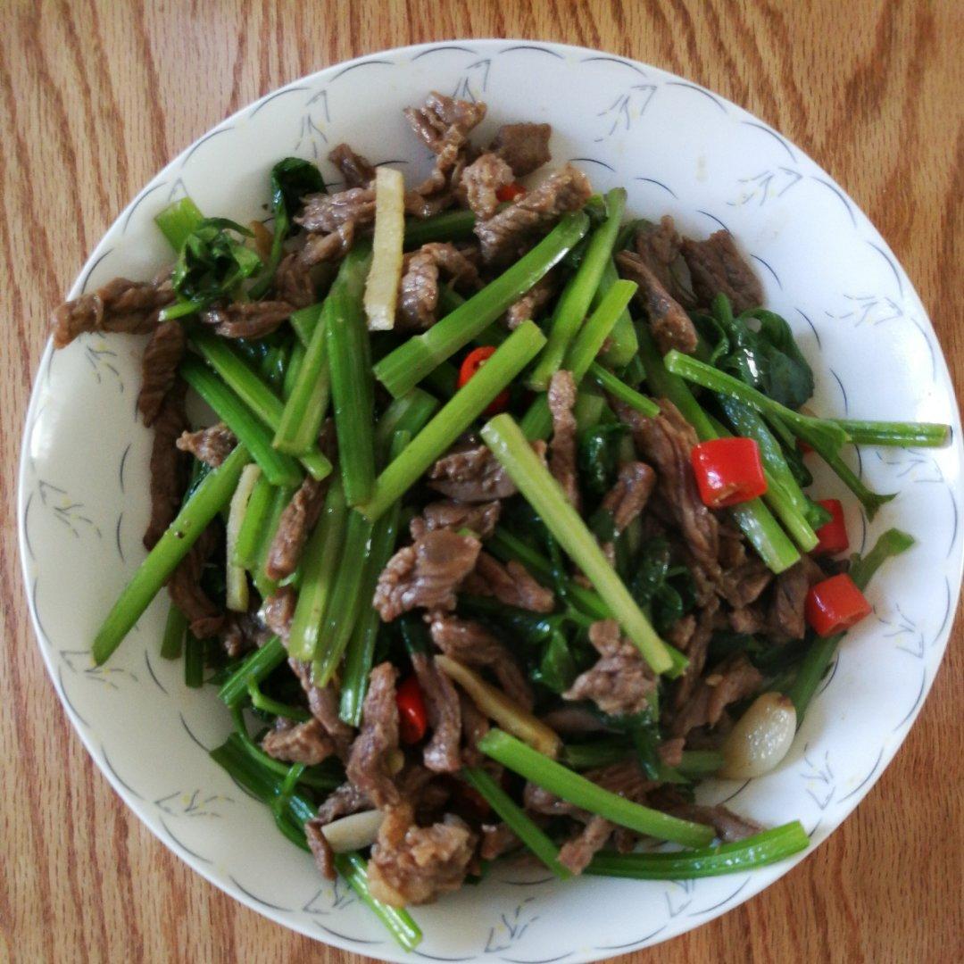 芹菜牛肉（湘菜口味哦）
