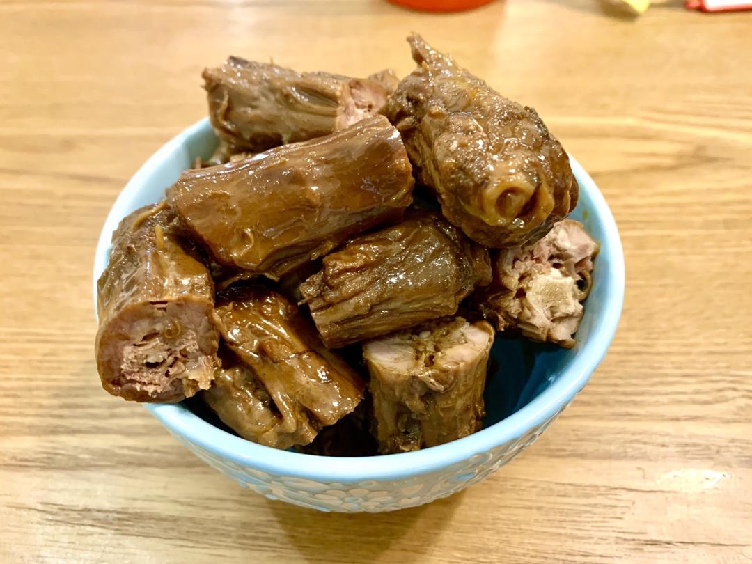 麻辣鸭脖