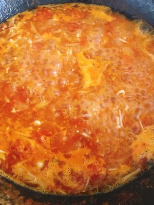 西红柿金针菇开胃汤的做法 步骤4