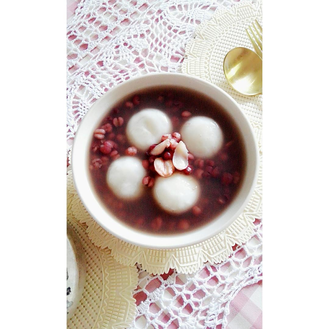 红豆薏米粥 (Red Bean and Pearl Barley Congee)