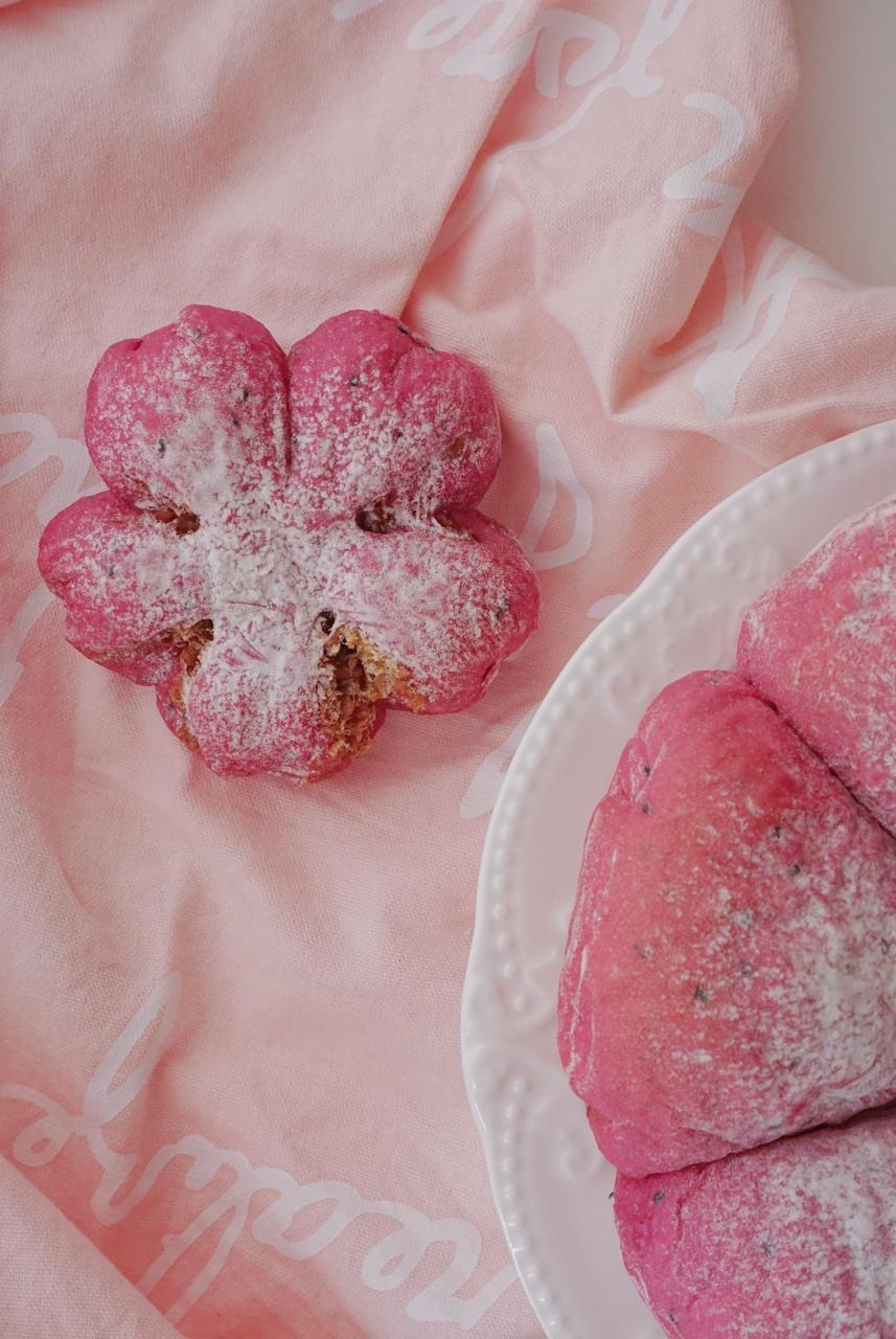 💕少女心biu biu biu 💕 肉松馅的火龙果面包