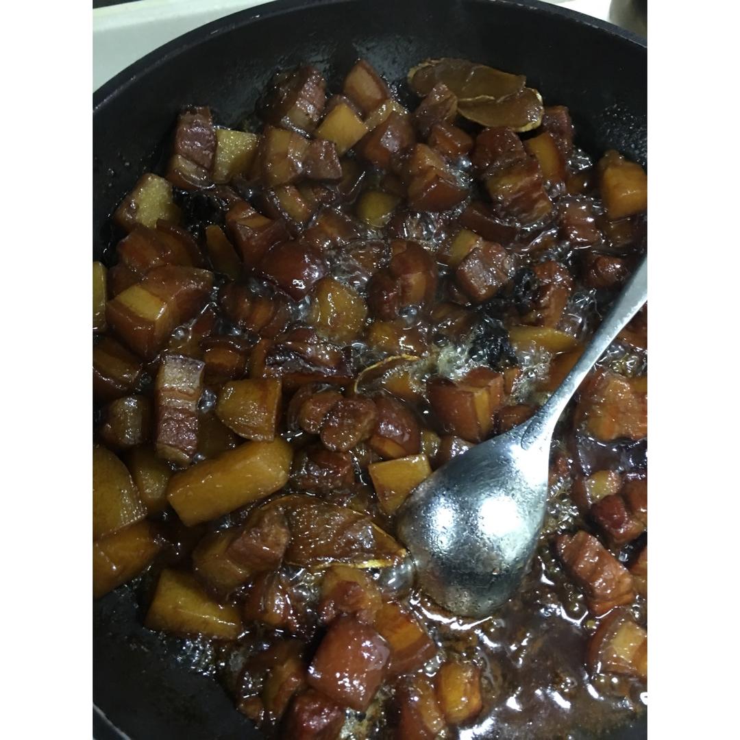 吃着碗里望着锅里的红烧肉