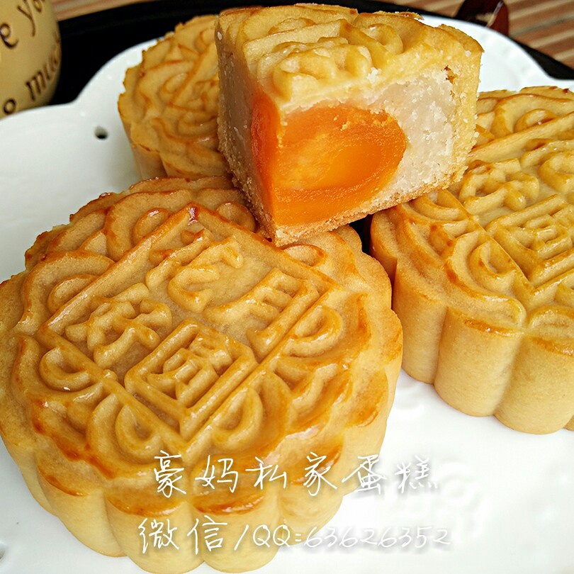 广式月饼—蛋黄莲蓉月饼