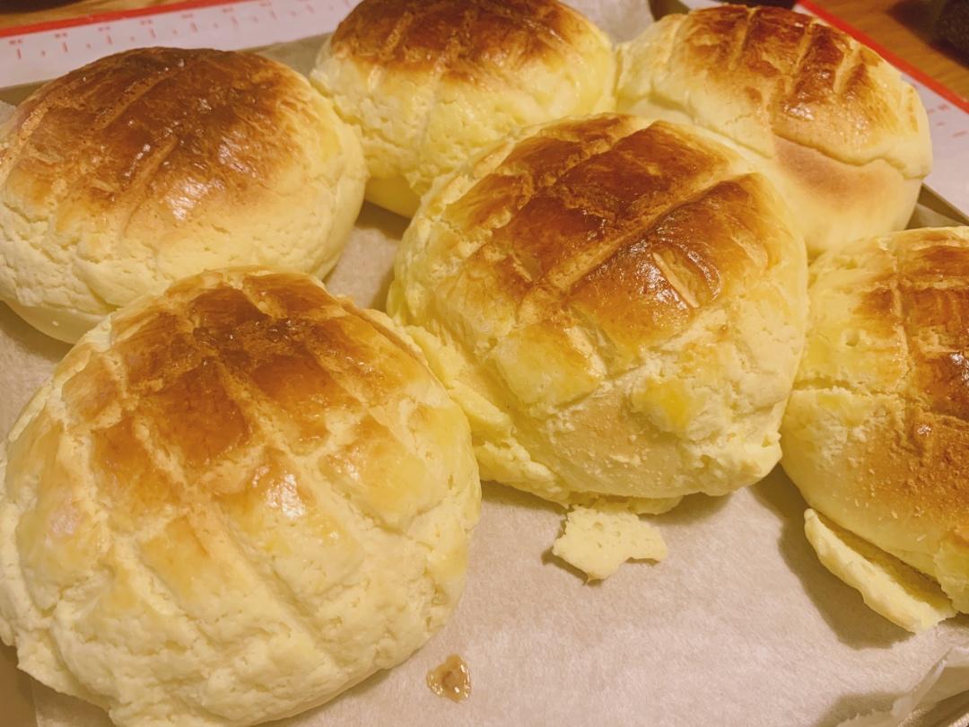 好吃到炸裂的港式菠萝包（附带制作酥皮的小视频）