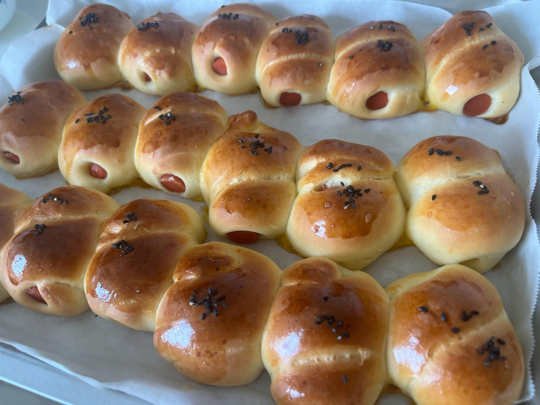 一次发酵迷你香肠小面包卷