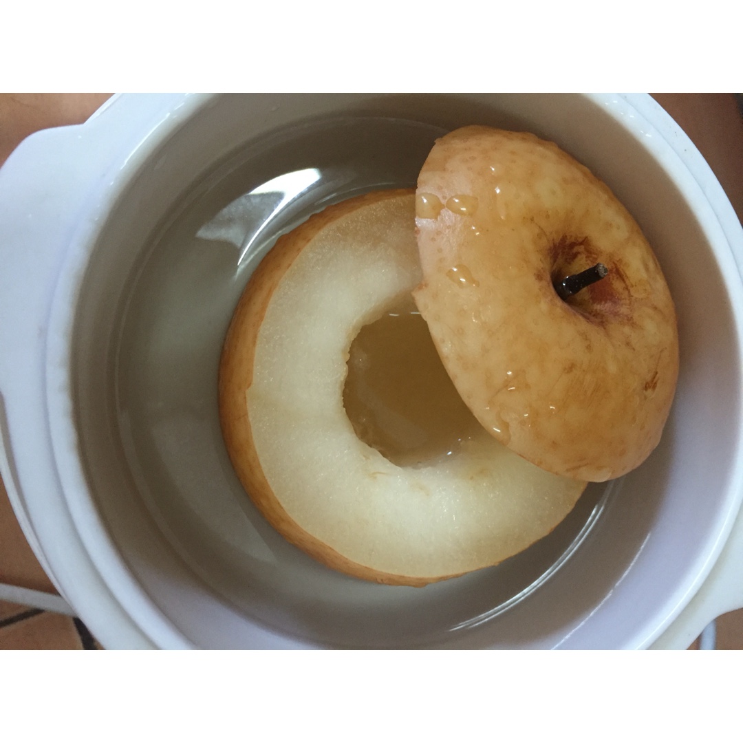 “糖芯儿梨”（川贝冰糖炖梨）