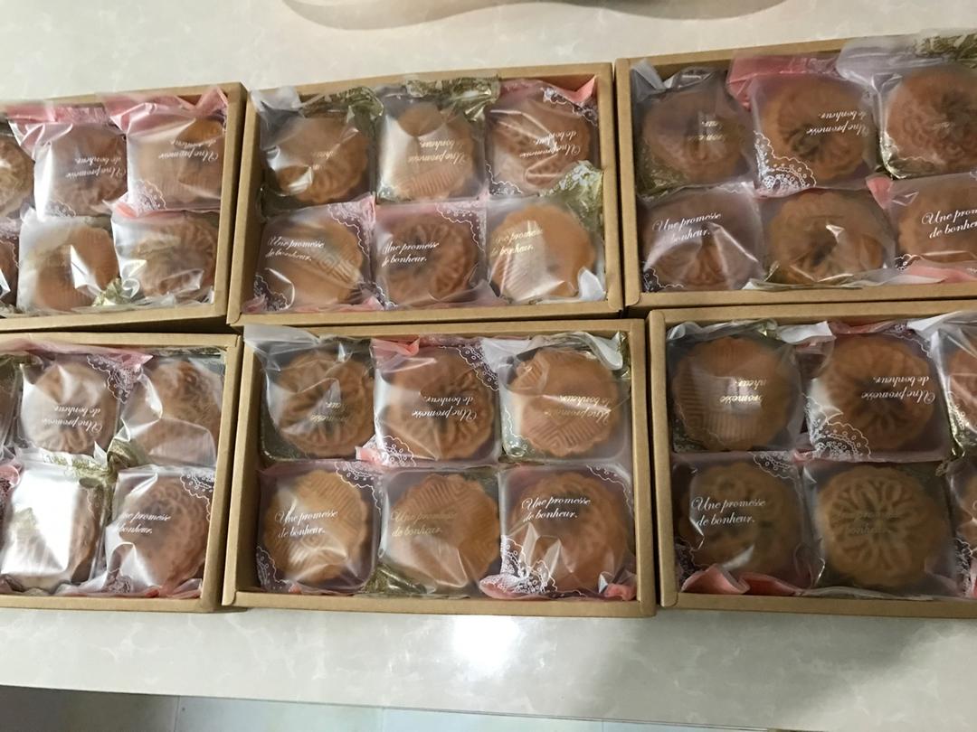 广式月饼—蛋黄莲蓉月饼