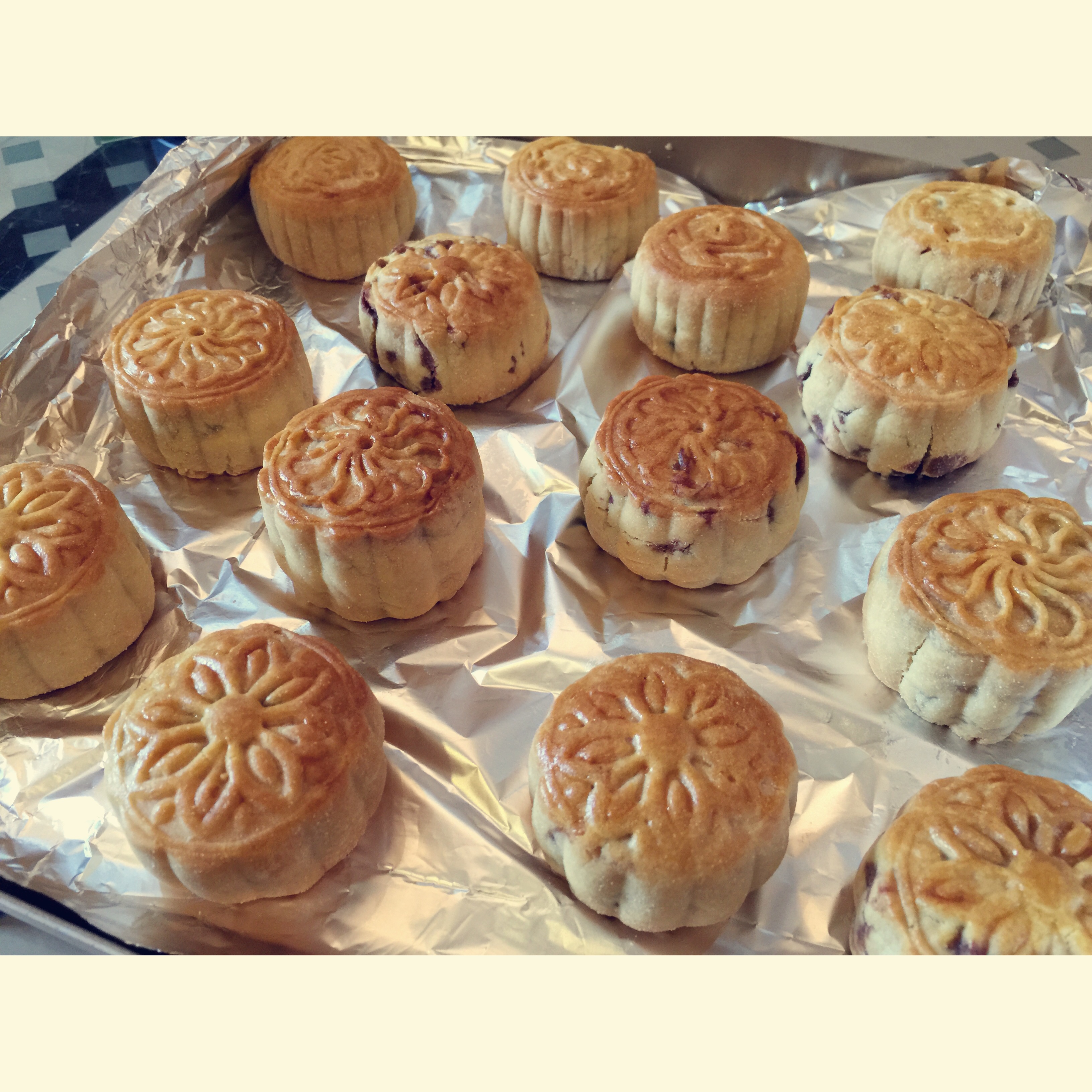 广式月饼－－蛋黄豆沙月饼