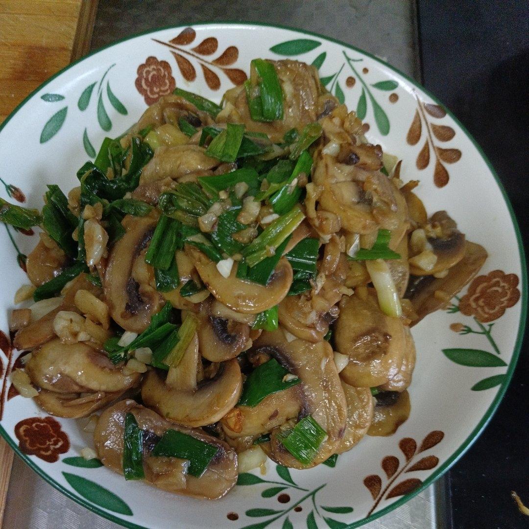 鲜香嫩滑！好吃不胖的蒜香炒口蘑！