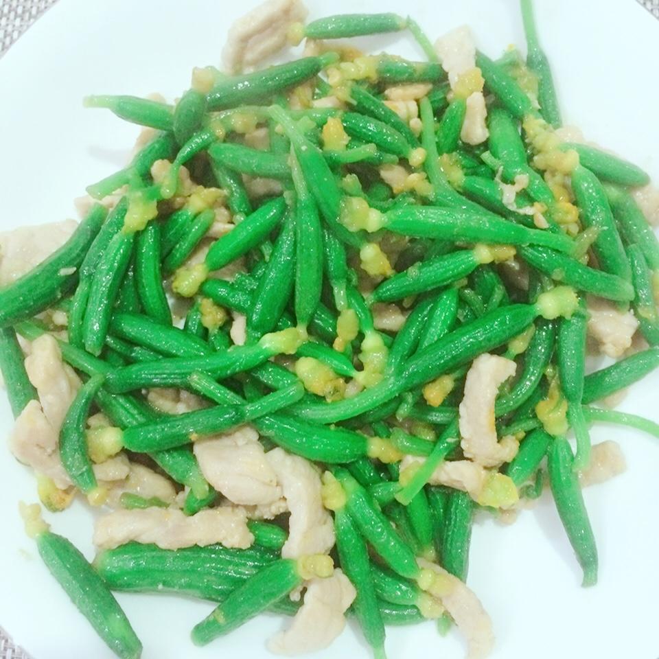 祺祺小主3做的清炒顶花小黄瓜