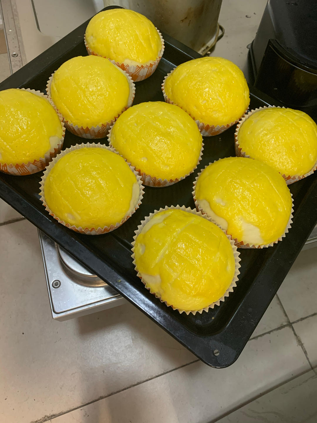 好吃到炸裂的港式菠萝包（附带制作酥皮的小视频）