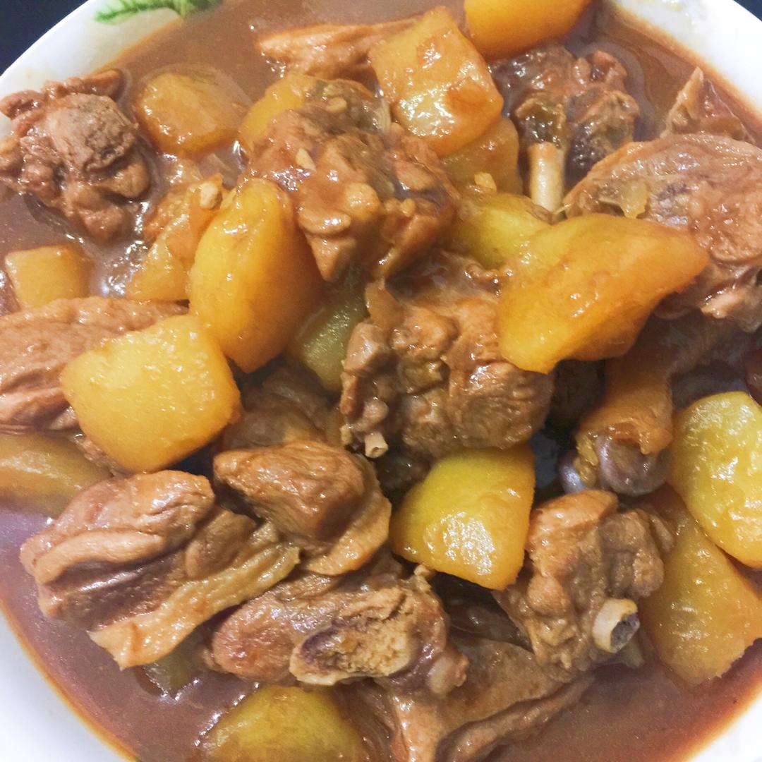 小奔驰的毛妈厨房做的红烧鸭腿土豆块