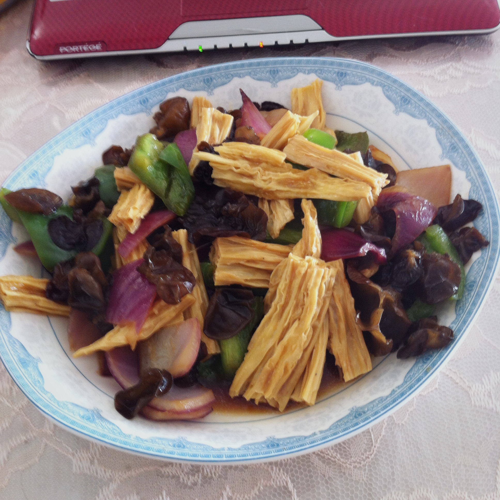 洋葱木耳炒腐竹