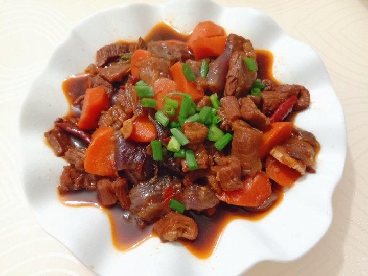 胡萝卜土豆烧牛腩