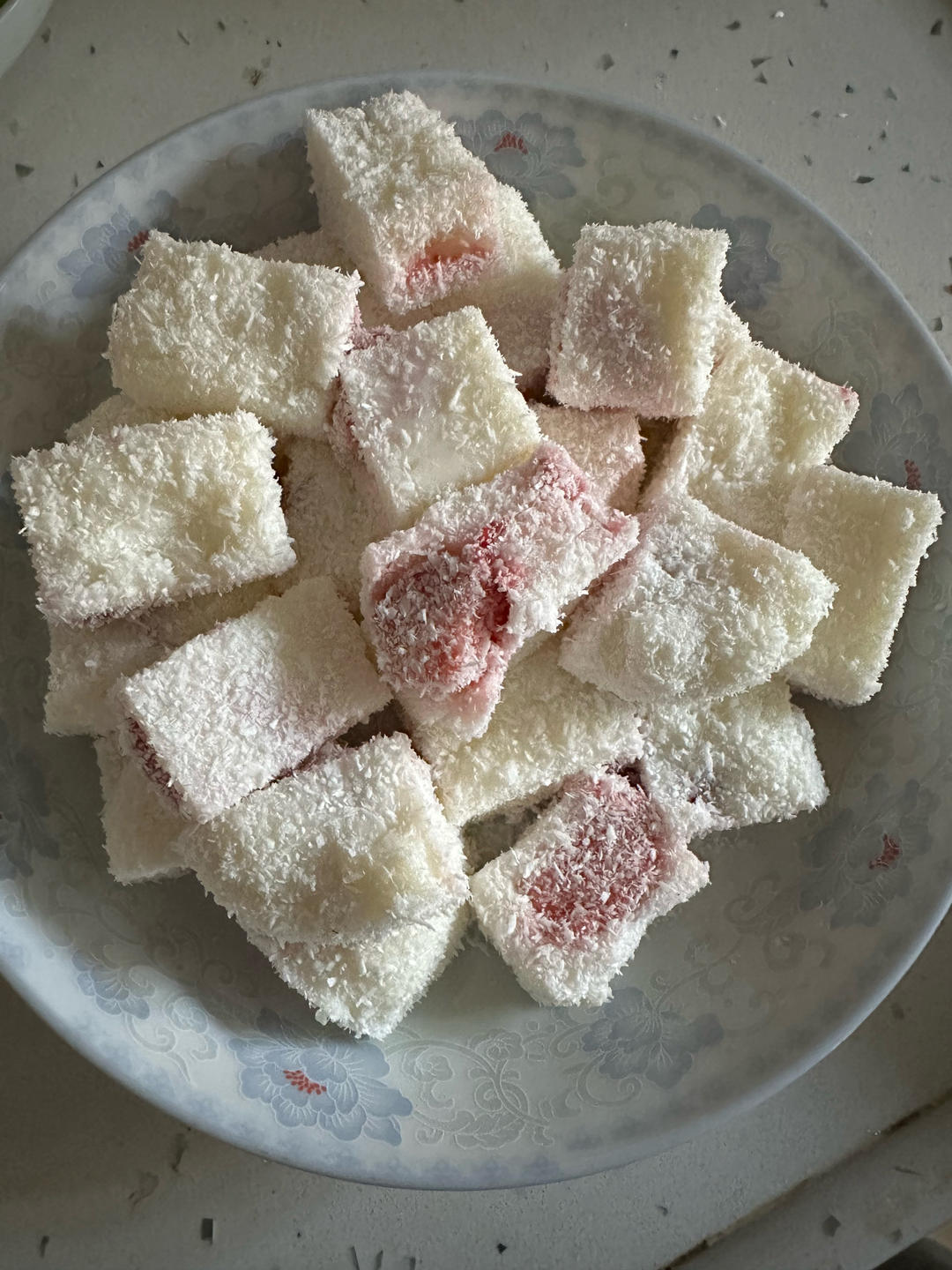 椰蓉草莓牛奶小方
