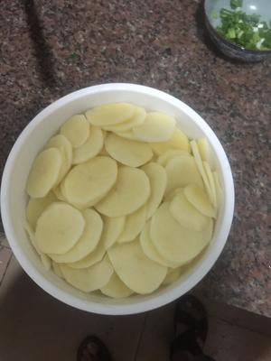 清炒土豆片的做法 步骤2