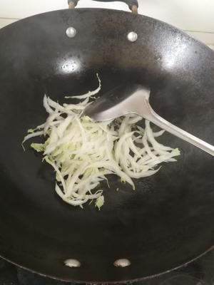 蒜黄白菜炒肉丝的做法 步骤2