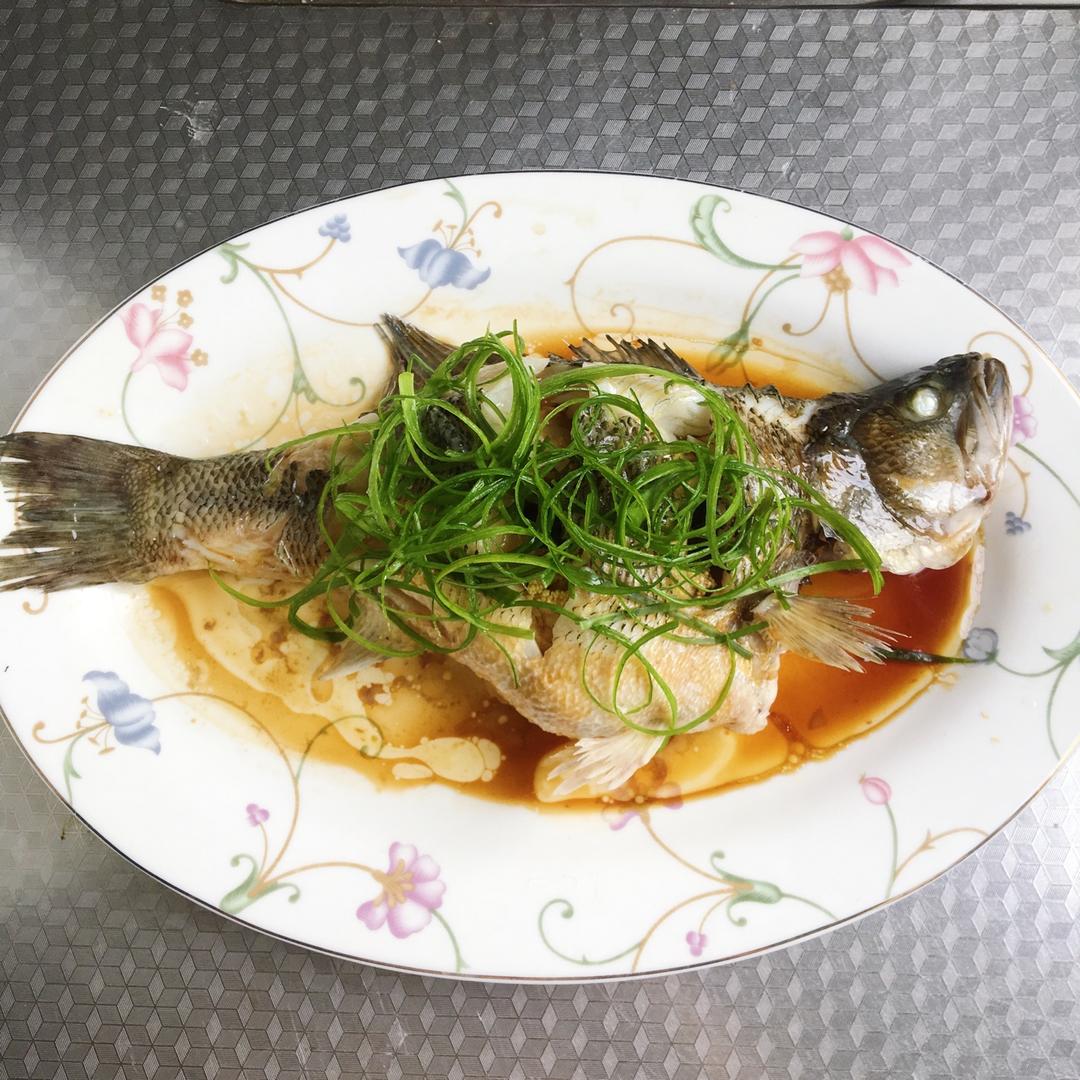 豉油清蒸鱼 清蒸鲈鱼