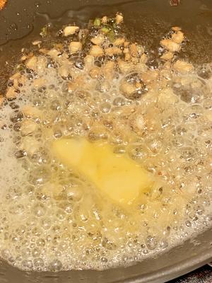 鸡油菌培根炒饭的做法 步骤5