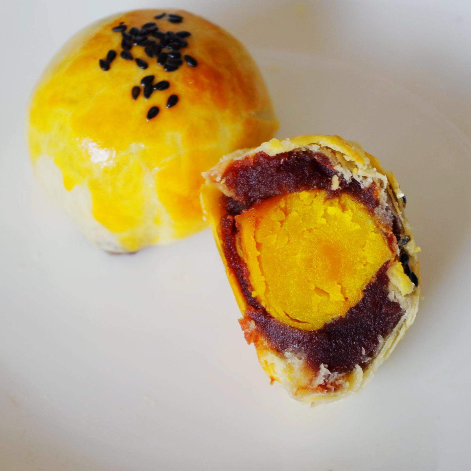 蛋黄酥 Danhuangsu