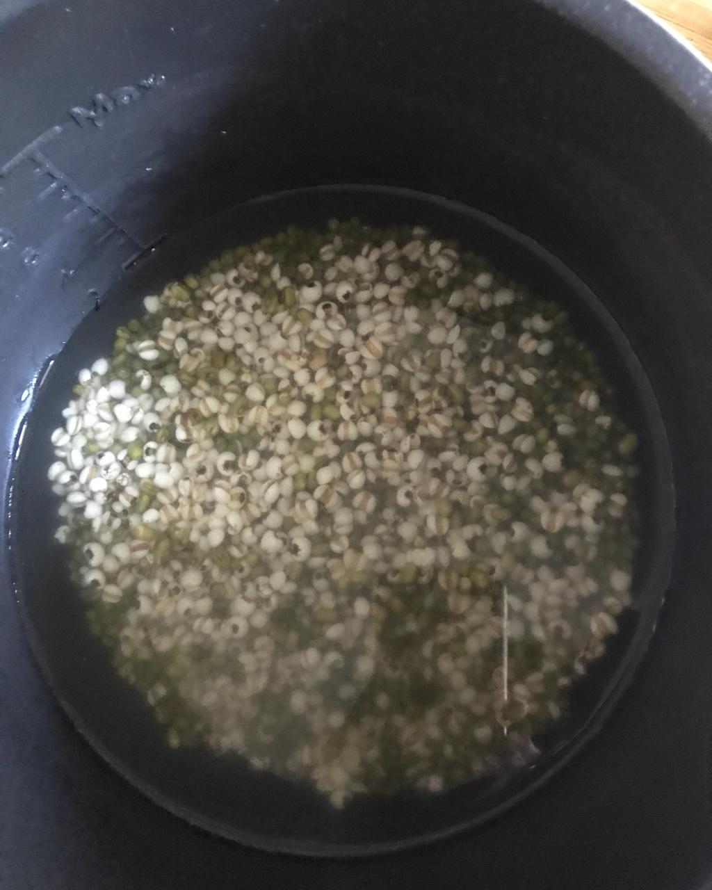 南瓜绿豆薏仁粥