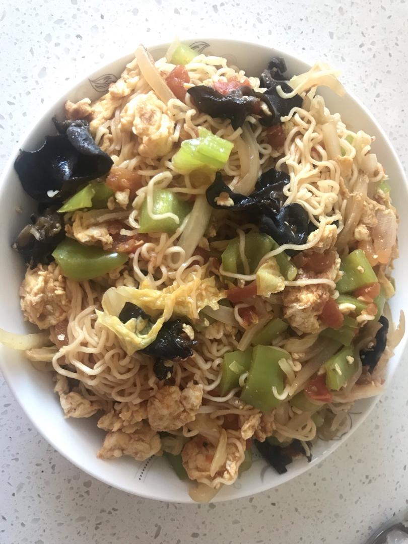 路边摊风味炒方便面