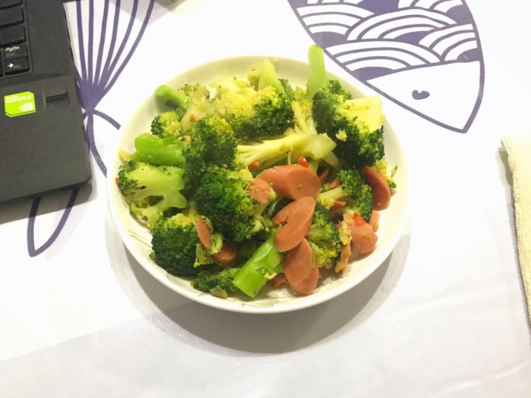 好吃到爆的耗油蒜蓉西兰花(从不修图，喜欢请关注)