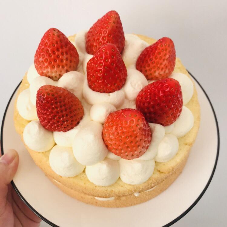 陈屁茹做的《tinrry 》草莓奶油蛋糕