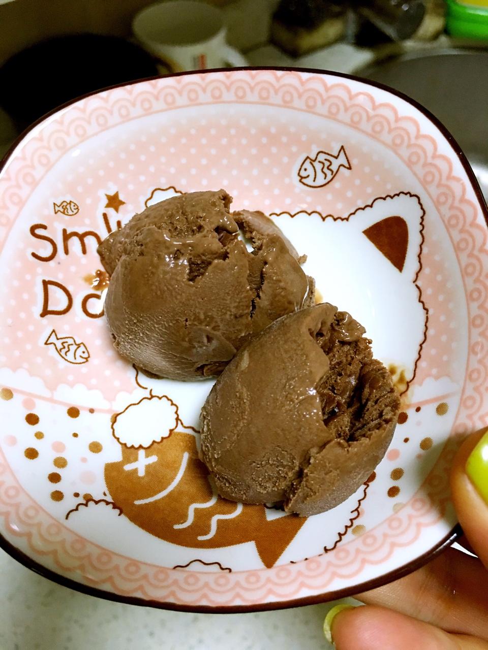 非常非常浓郁的巧克力冰激凌