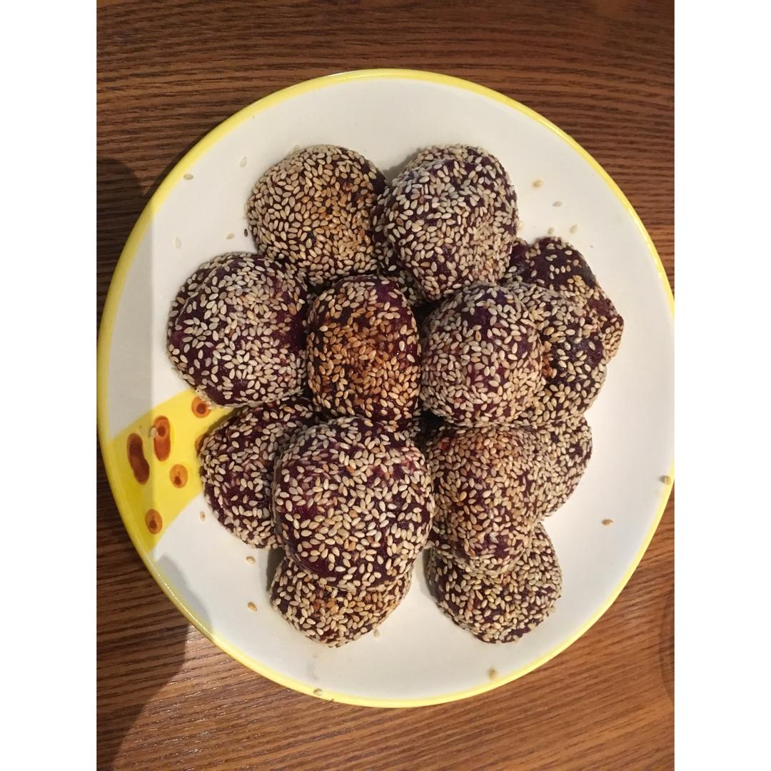 紫薯芝麻球