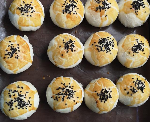 红豆沙肉松省时蛋黄酥的做法