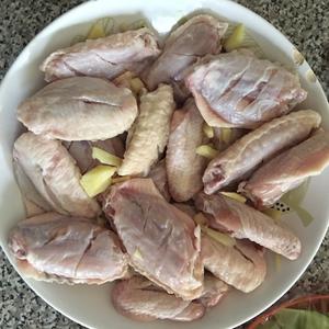 黄记煌鸡翅焖锅的做法 步骤1