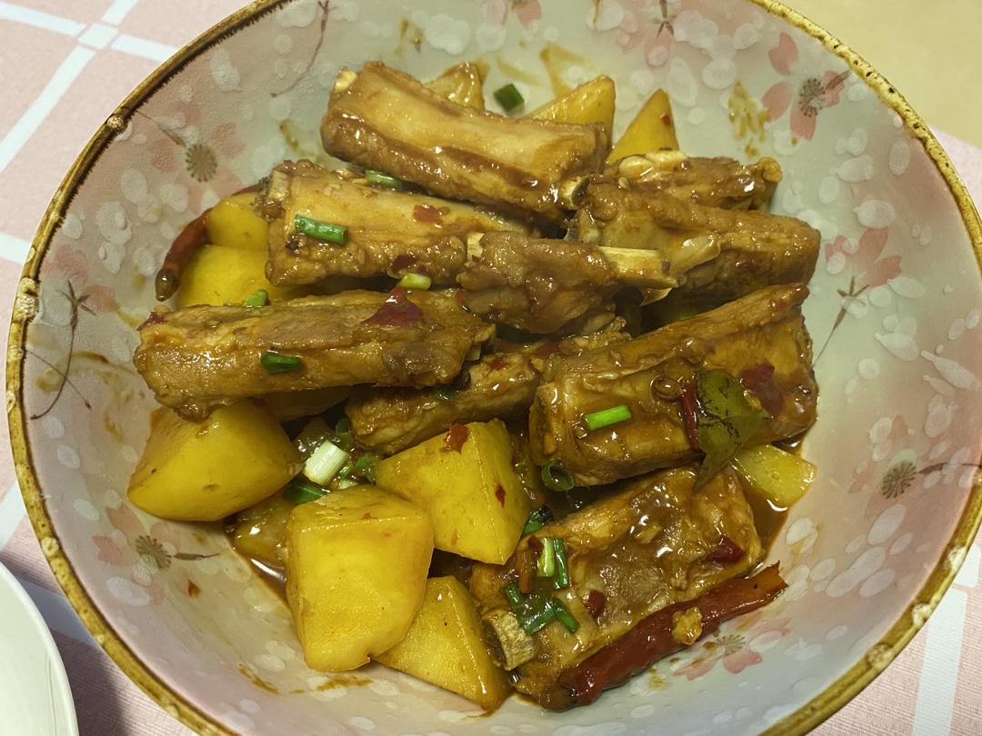 超级下饭的土豆烧排骨