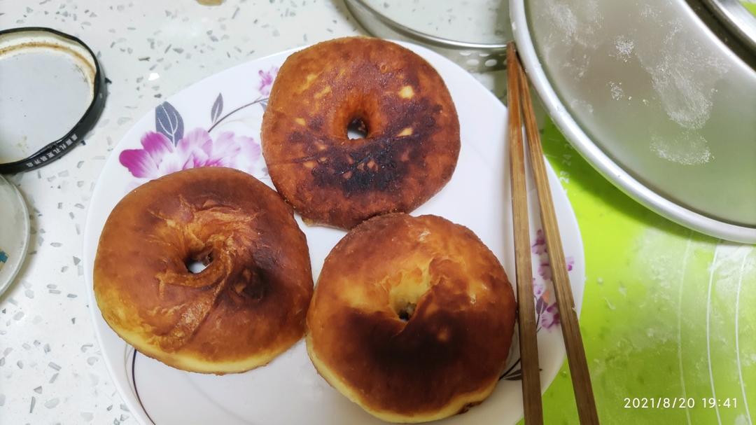 不用烤箱的【焦糖奶油甜甜圈】，甜脆会爆浆！