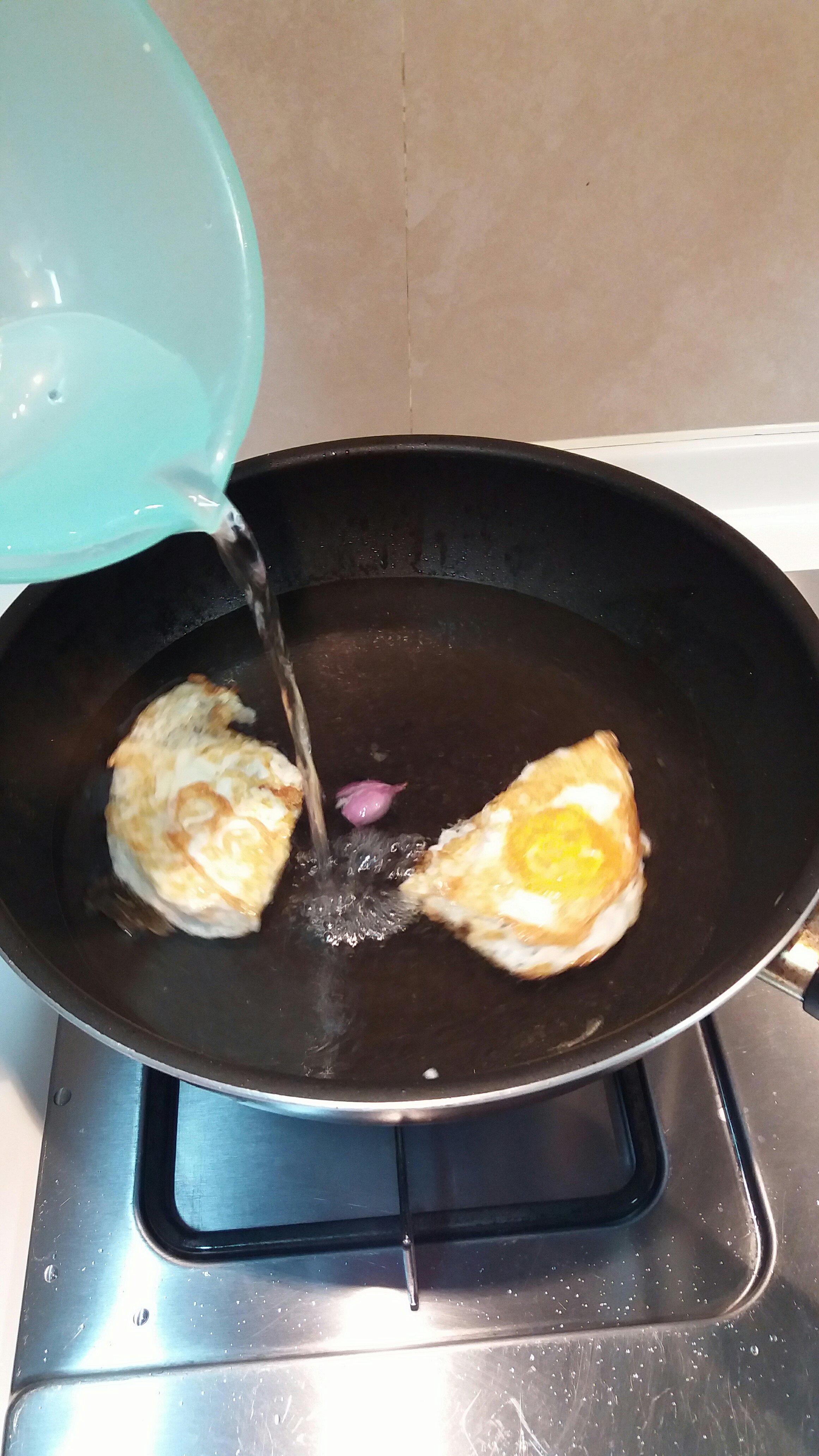 辣椒叶猪肝瘦肉蛋汤的做法 步骤2