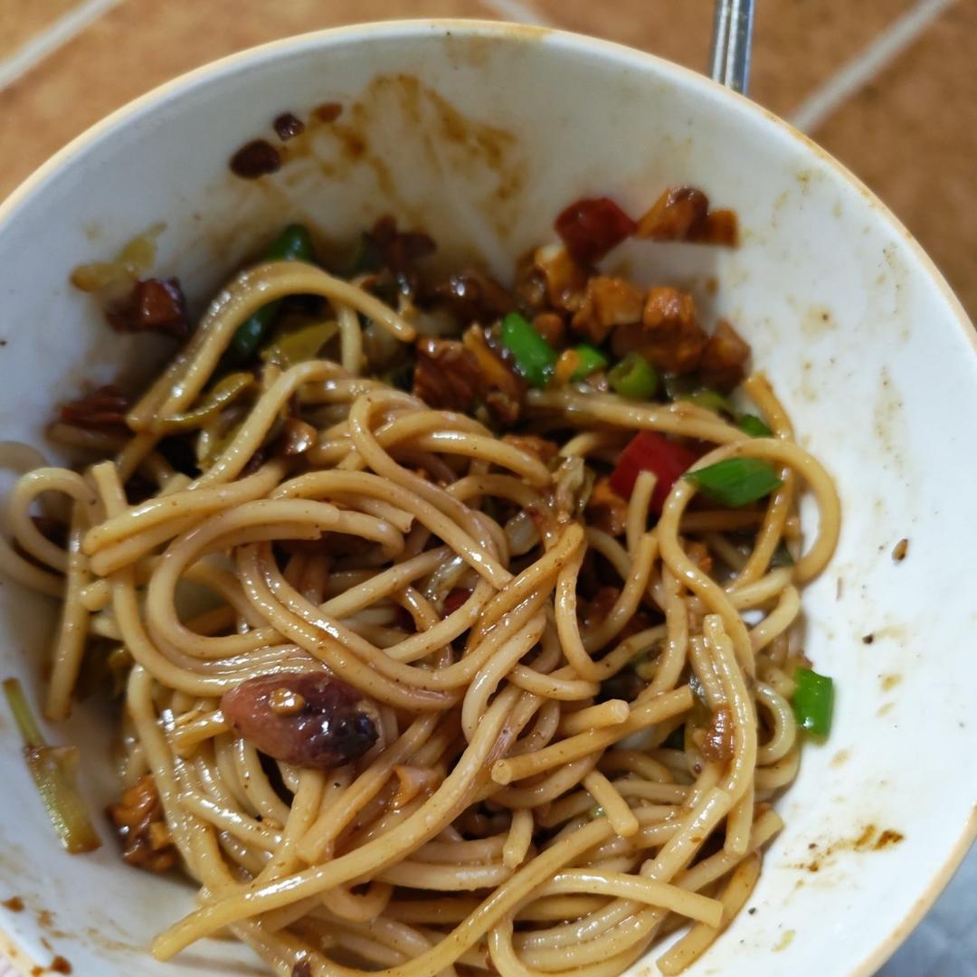真想让你们尝尝这碗肉酱拌面🍜太香太香了