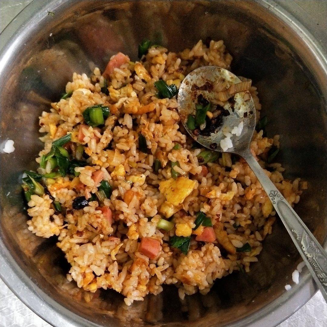 五分钟老干妈火腿蛋炒饭