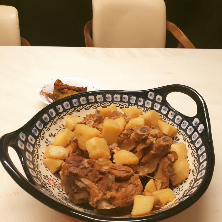 吃不够的脊骨炖土豆