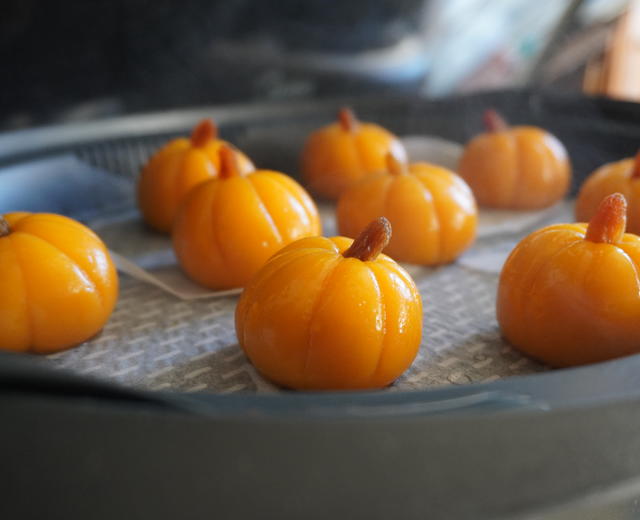 万圣节应个景儿~~糯米南瓜包的做法