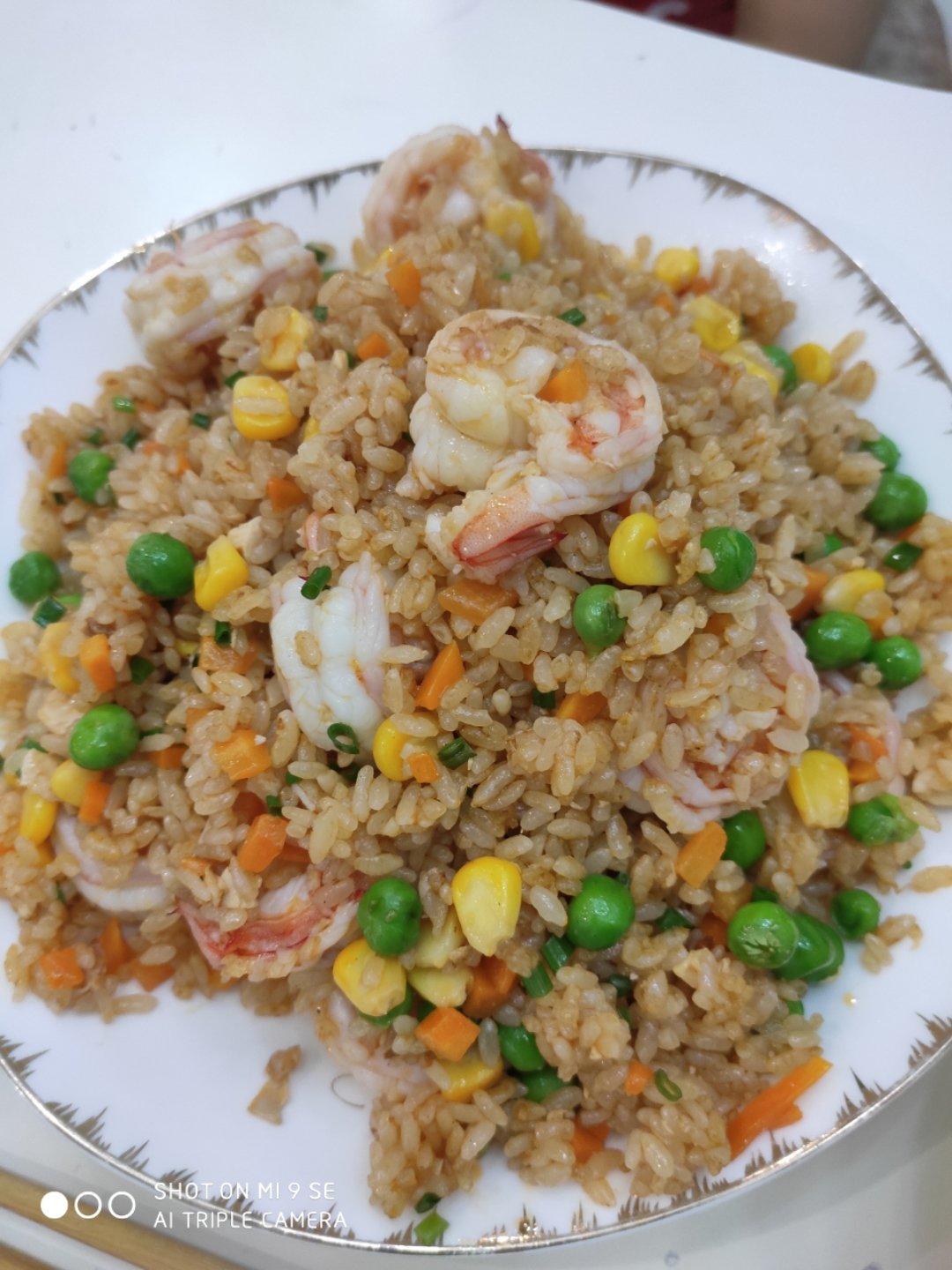 好吃到爆的虾油虾仁咸蛋炒饭