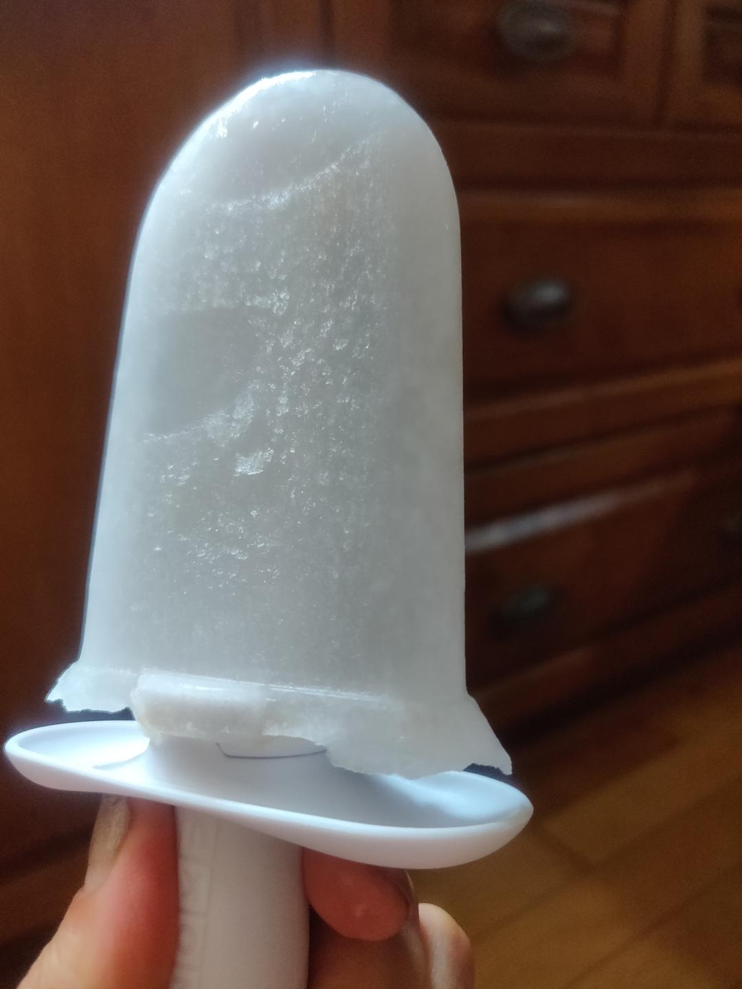 最简单的盐水棒冰(七喜+盐)